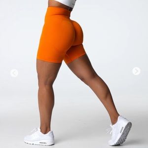 Mandarin Contour 2.0 Seamless Shorts SIZE SMALL